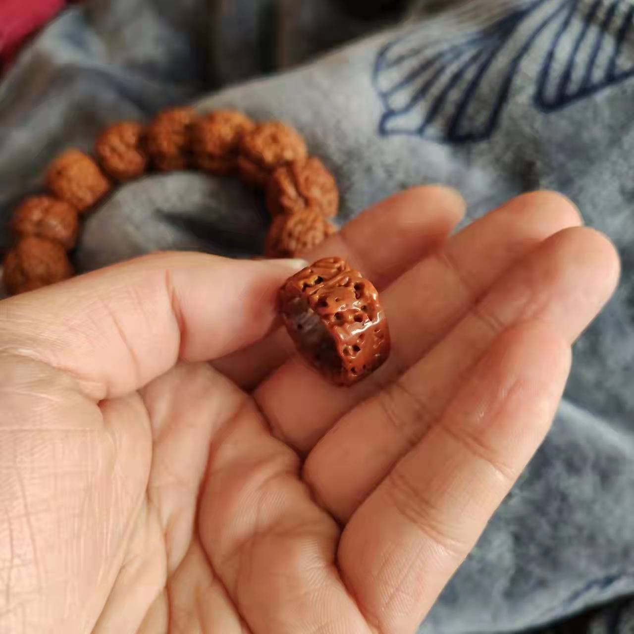 男士佩戴的大金刚